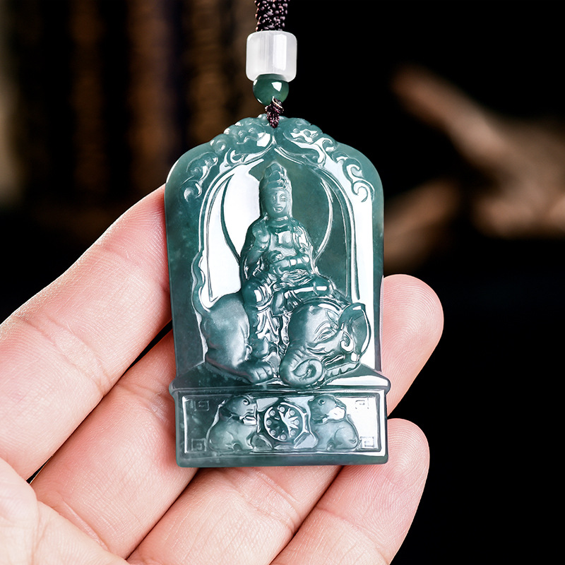 Vintage Necklace - Collana con Ciondolo Guanyin in Giadeite