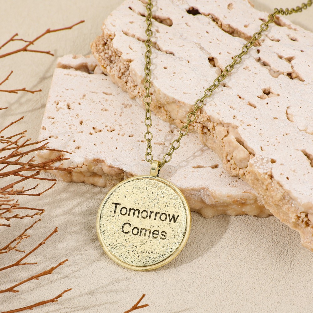 Expedition 33 Collana con cion - Vintage Necklace recensione e prezzo