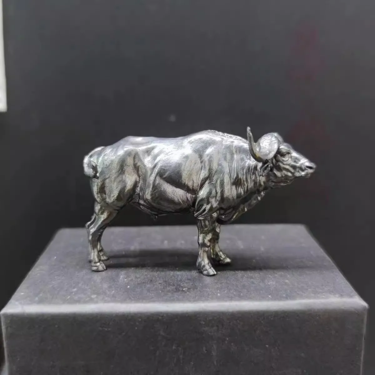 Scultura di bufalo africano in - Vintage Collectible Furniture recensione e prezzo