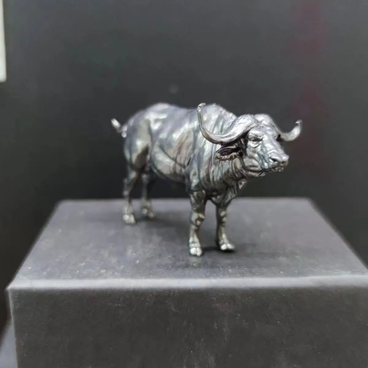 Scultura di bufalo africano in - Vintage Collectible Furniture recensione e prezzo