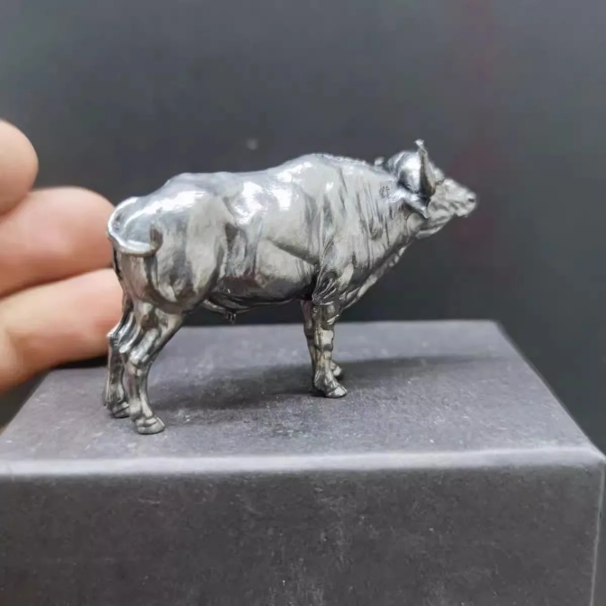 Scultura di bufalo africano in - Vintage Collectible Furniture recensione e prezzo
